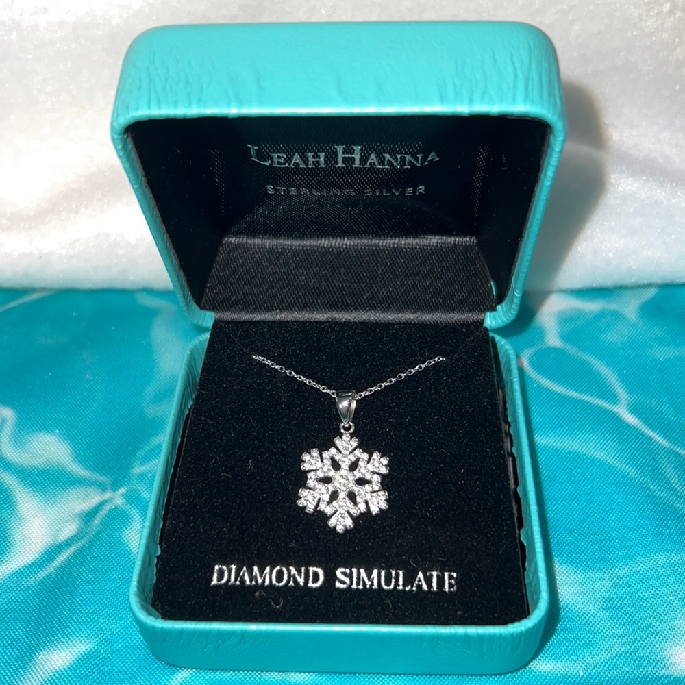 # 27 ✅ Simulated diamond snowflake necklace